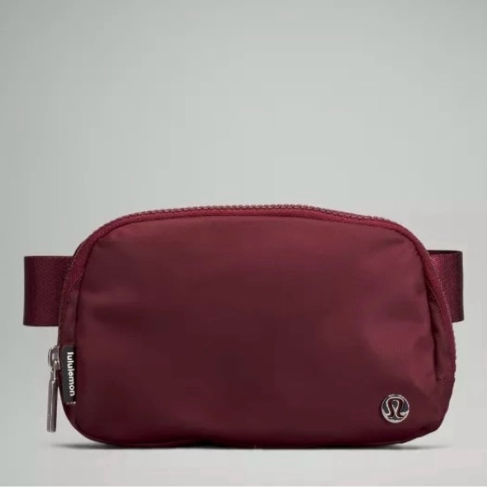Lululemon Everywhere Belt Bag Maroon